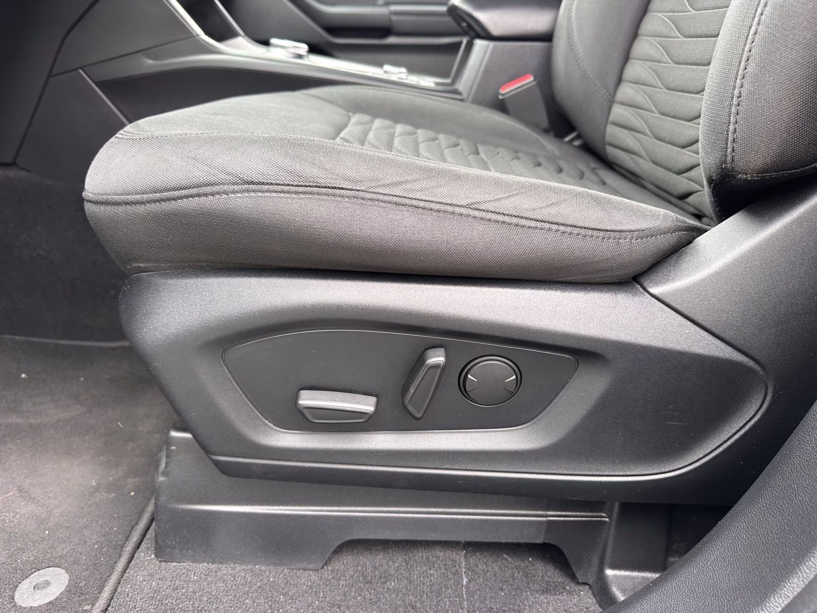 2020 Oxford White Ford Explorer XLT 4WD 4X4 SUV
