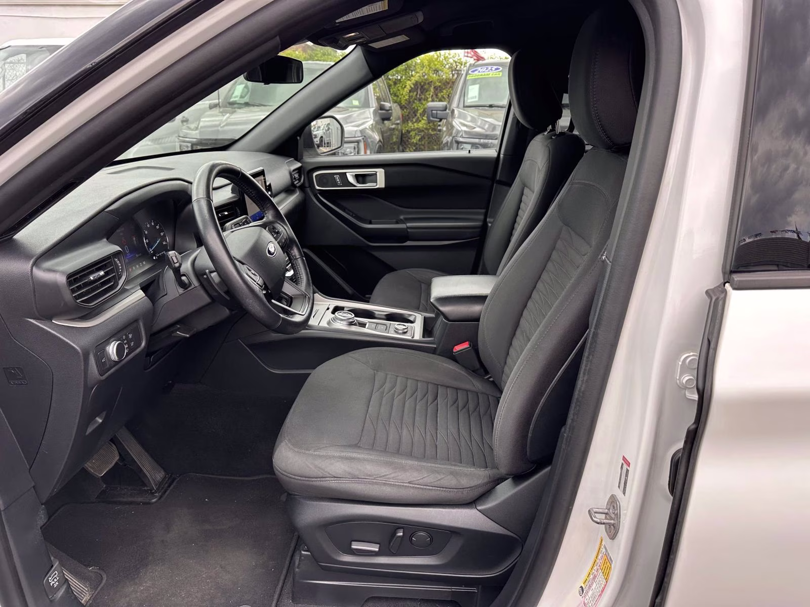 2020 Oxford White Ford Explorer XLT 4WD 4X4 SUV