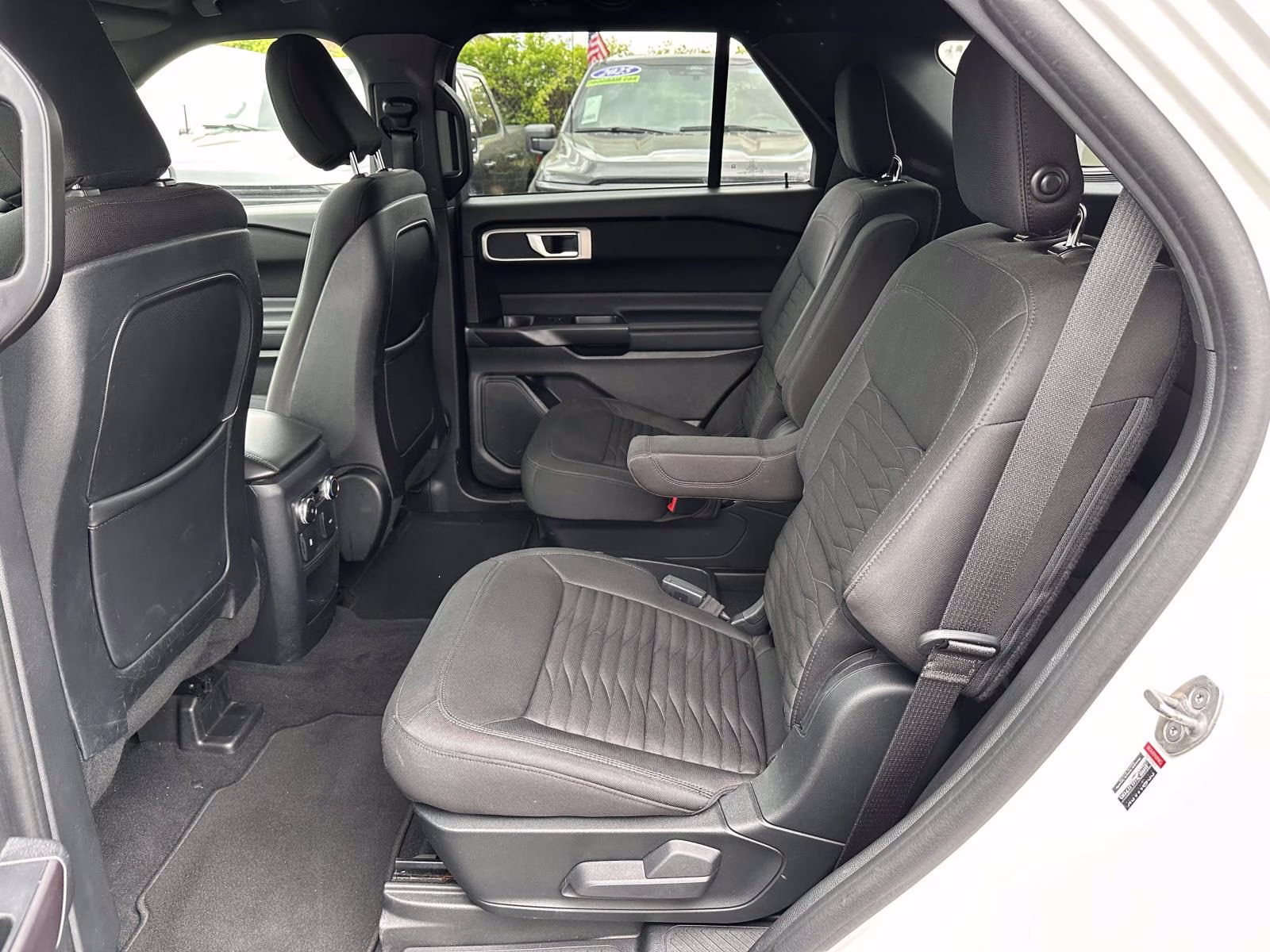 2020 Oxford White Ford Explorer XLT 4WD 4X4 SUV