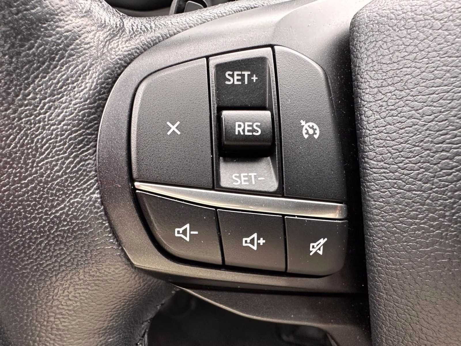 2020 Oxford White Ford Explorer XLT 4WD 4X4 SUV