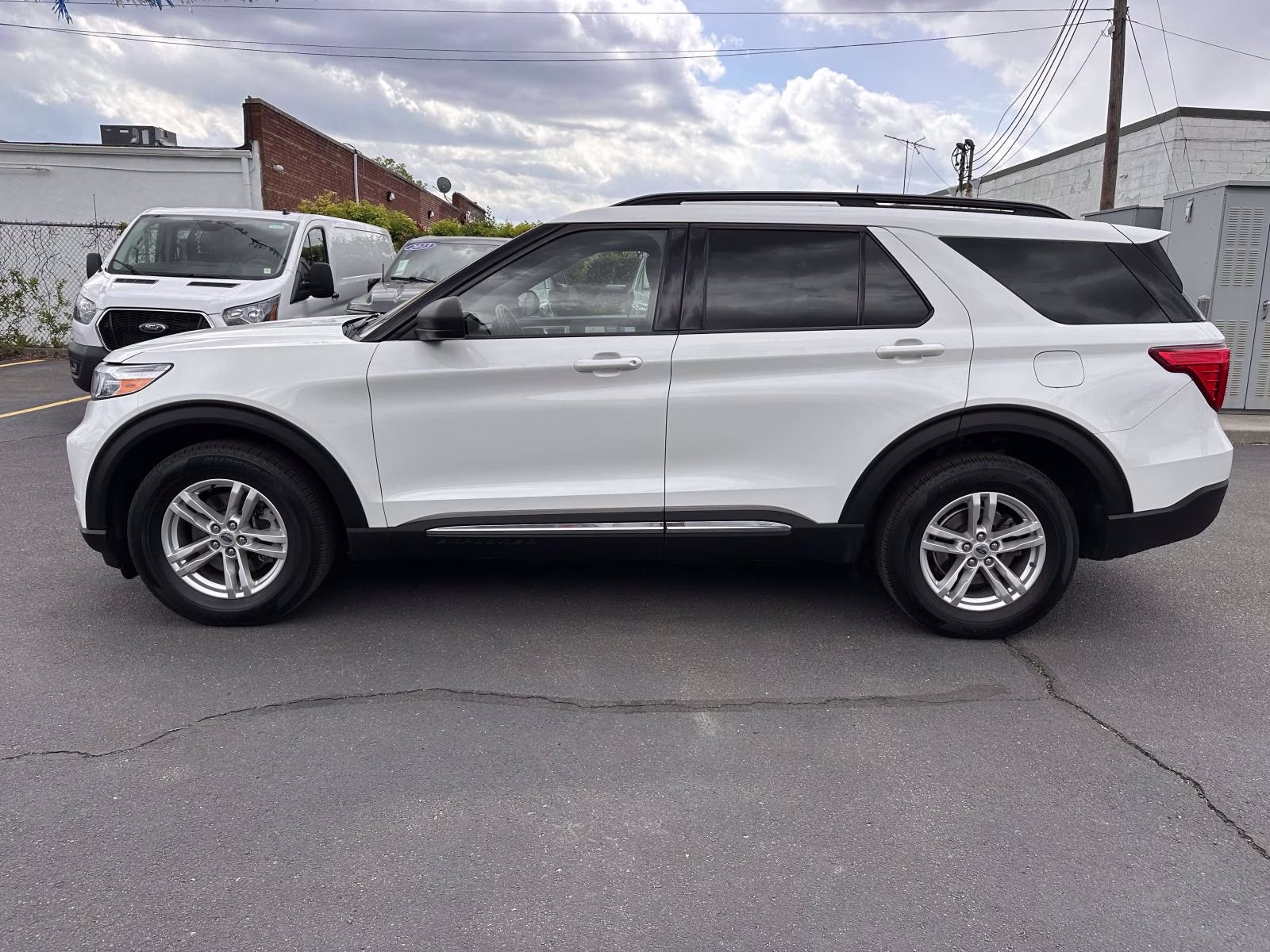 2020 Oxford White Ford Explorer XLT 4WD 4X4 SUV
