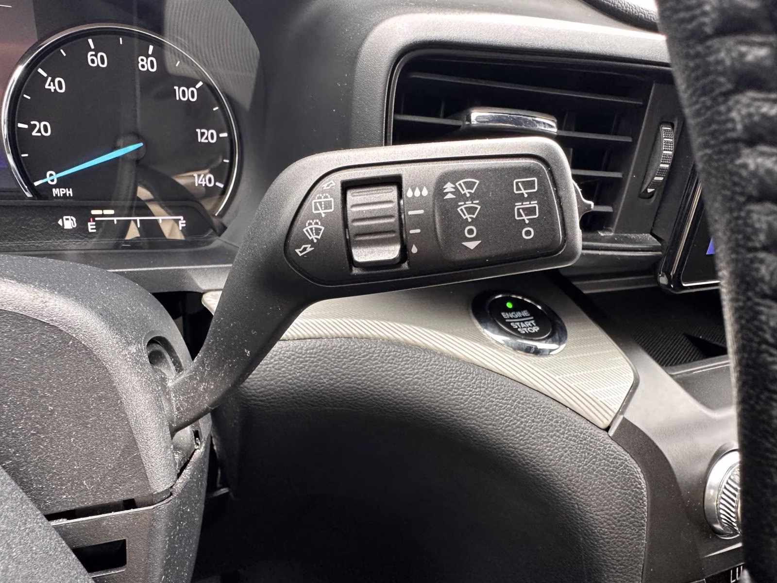 2020 Oxford White Ford Explorer XLT 4WD 4X4 SUV