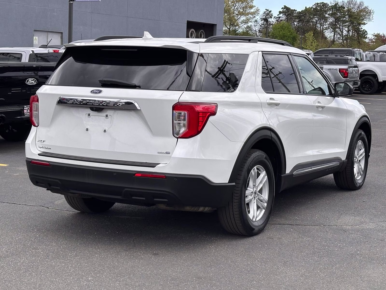 2020 Oxford White Ford Explorer XLT 4WD 4X4 SUV