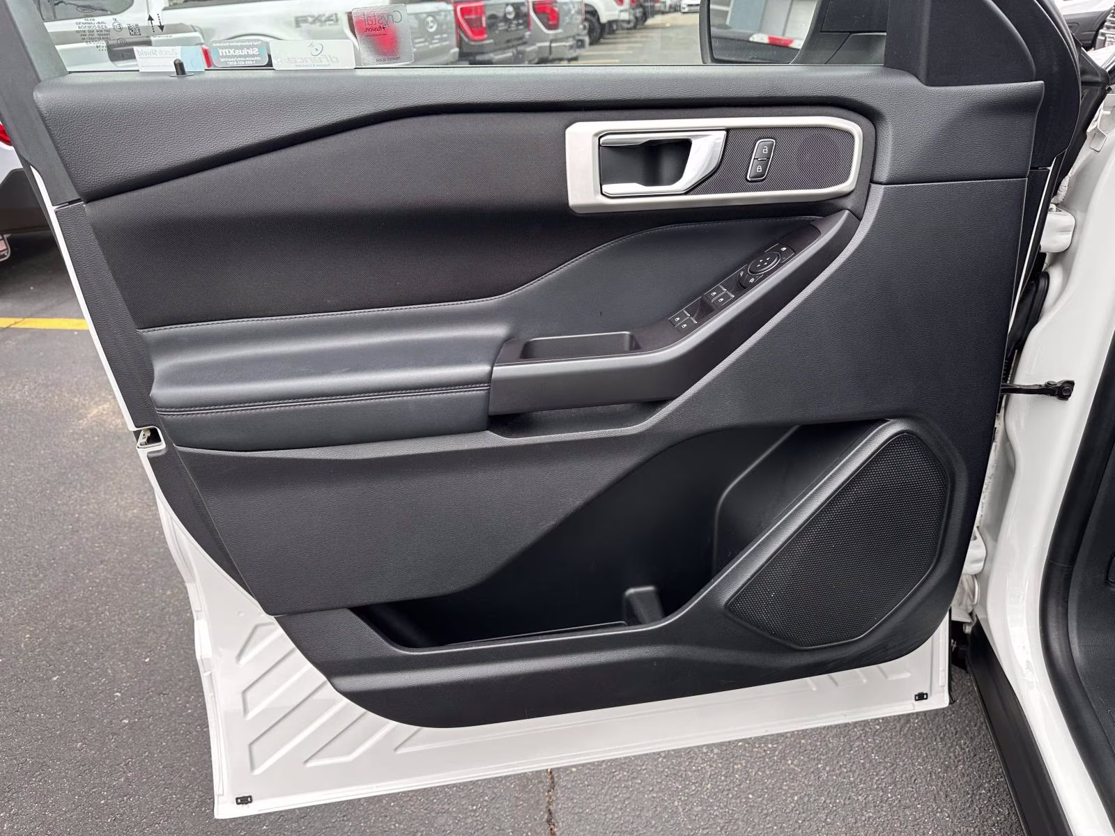 2020 Oxford White Ford Explorer XLT 4WD 4X4 SUV