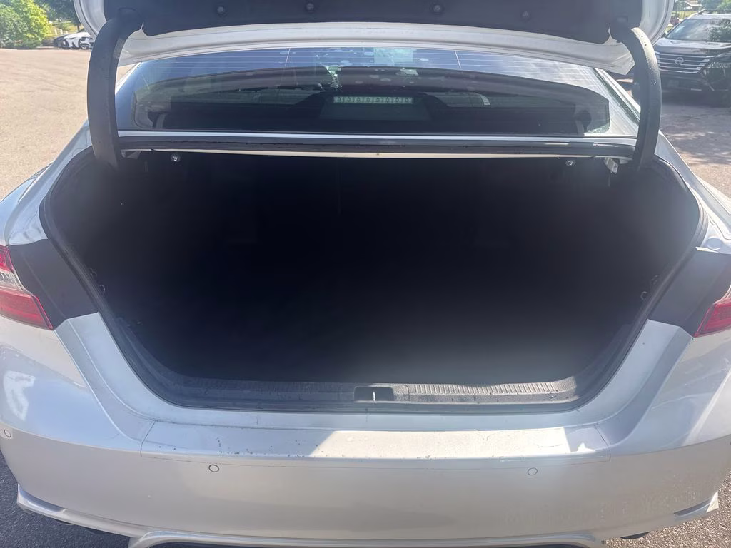2020 Pearl Toyota Camry XSE FWD Sedan