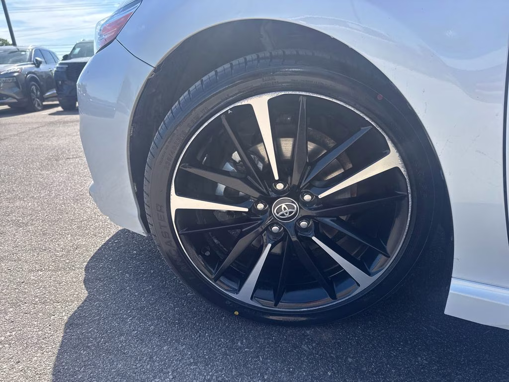 2020 Pearl Toyota Camry XSE FWD Sedan