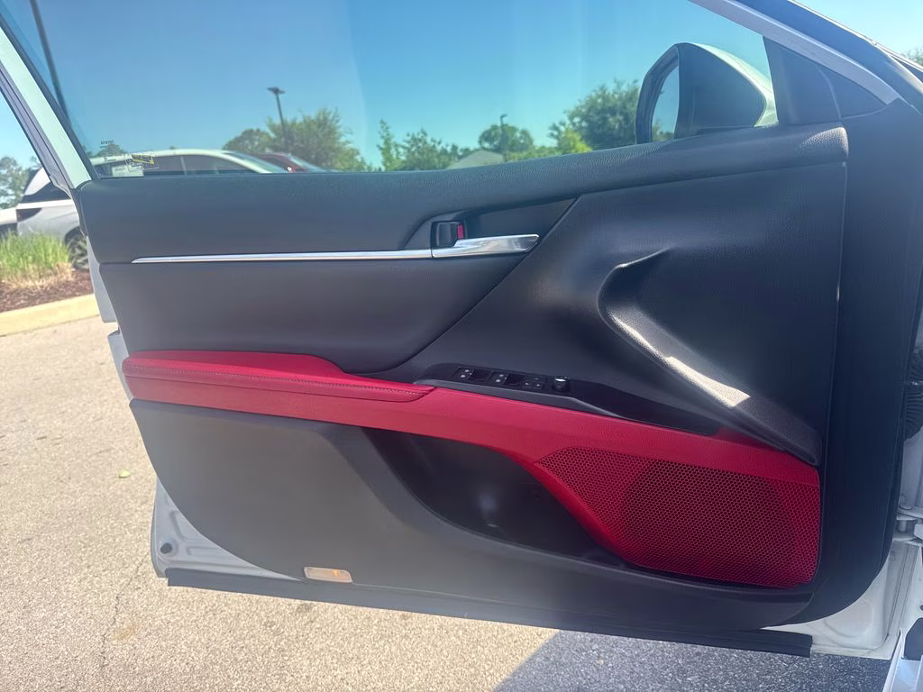2020 Pearl Toyota Camry XSE FWD Sedan