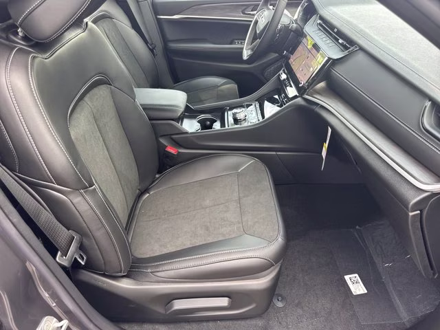 2026 Baltic Gray Metallic Clearcoat Jeep Grand Cherokee Laredo Altitude RWD SUV