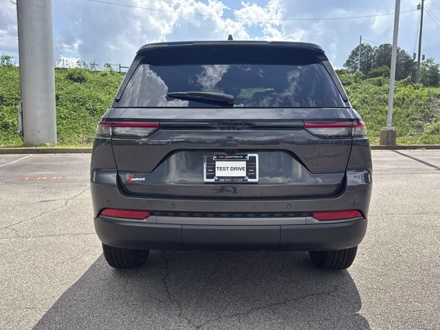 2026 Baltic Gray Metallic Clearcoat Jeep Grand Cherokee Laredo Altitude RWD SUV