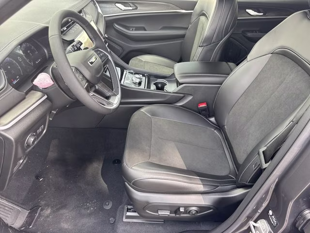 2026 Baltic Gray Metallic Clearcoat Jeep Grand Cherokee Laredo Altitude RWD SUV