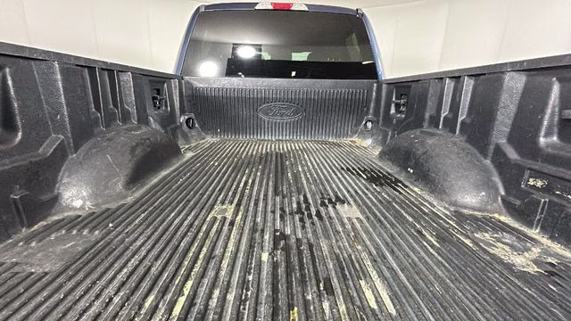 2017 Blue Ford Super Duty F-250 SRW XLT 4X4 Truck