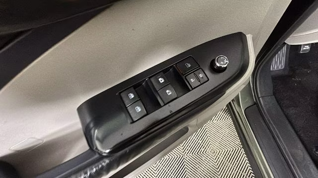 2015 Alumina Jade Metallic Toyota Highlander XLE V6 AWD SUV