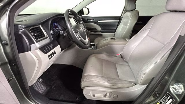 2015 Alumina Jade Metallic Toyota Highlander XLE V6 AWD SUV
