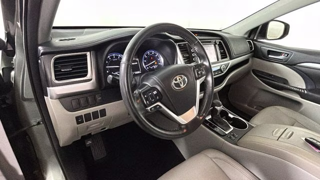 2015 Alumina Jade Metallic Toyota Highlander XLE V6 AWD SUV