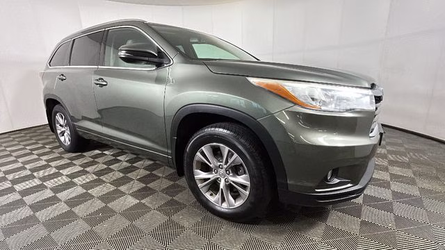 2015 Alumina Jade Metallic Toyota Highlander XLE V6 AWD SUV