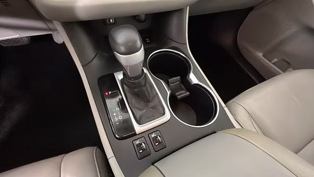 2015 Alumina Jade Metallic Toyota Highlander XLE V6 AWD SUV