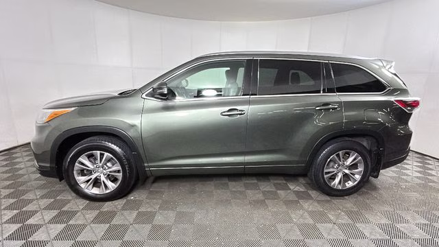 2015 Alumina Jade Metallic Toyota Highlander XLE V6 AWD SUV