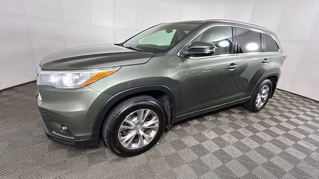 2015 Alumina Jade Metallic Toyota Highlander XLE V6 AWD SUV