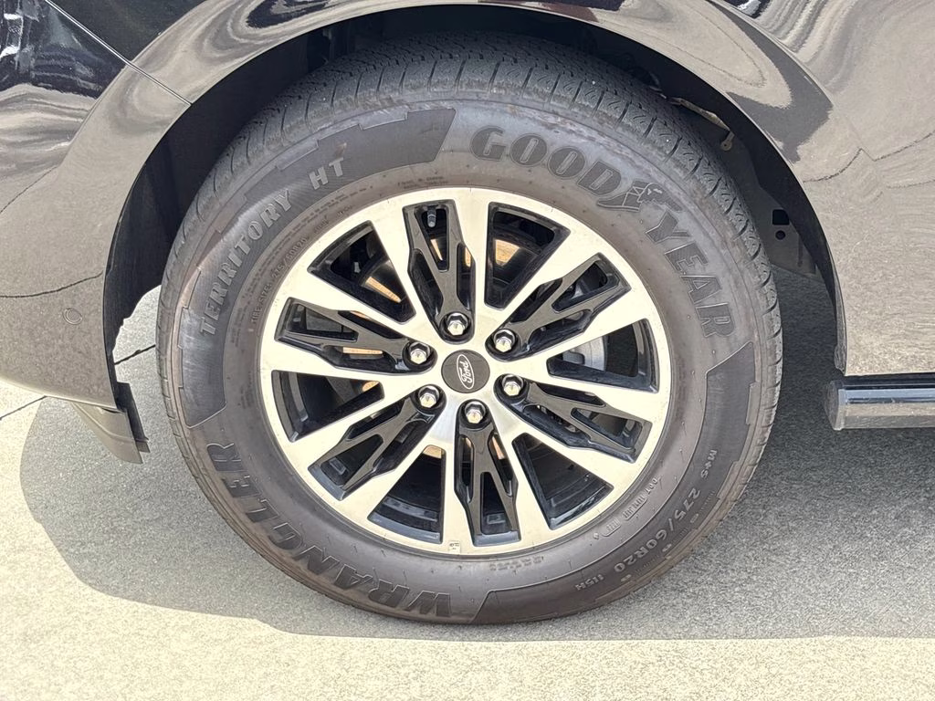 2025 Black Metallic Ford Expedition Max Platinum 4X4 SUV