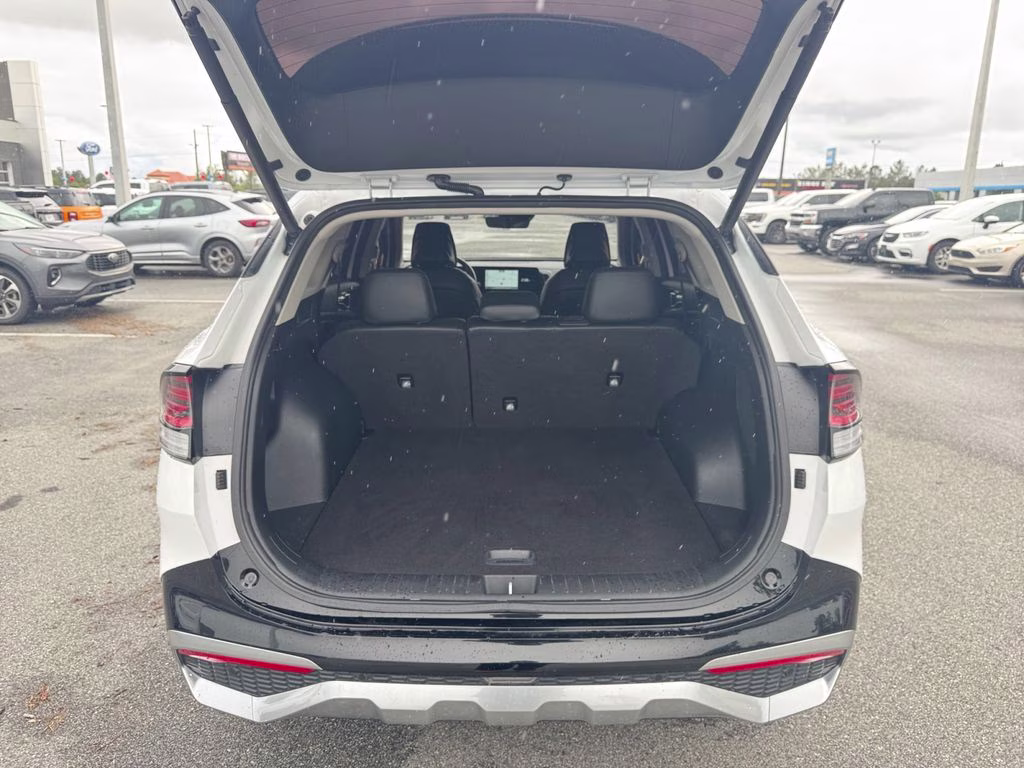 2023 Glacial White Pearl Kia Sportage SX-Prestige FWD SUV