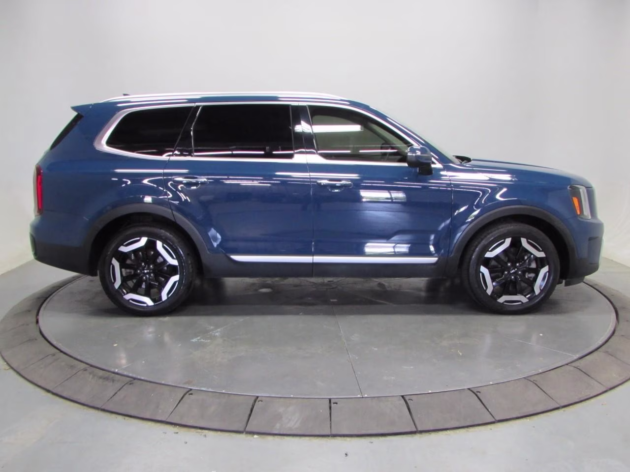 2024 Midnight Lake Blue Kia Telluride S FWD SUV