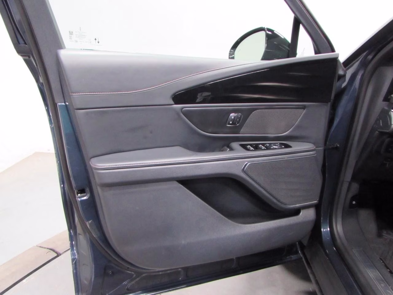 2024 Blue Panther Metallic Clearcoat Lincoln Nautilus Reserve AWD SUV