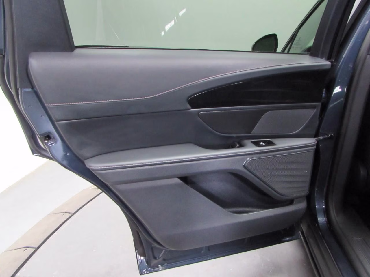 2024 Blue Panther Metallic Clearcoat Lincoln Nautilus Reserve AWD SUV