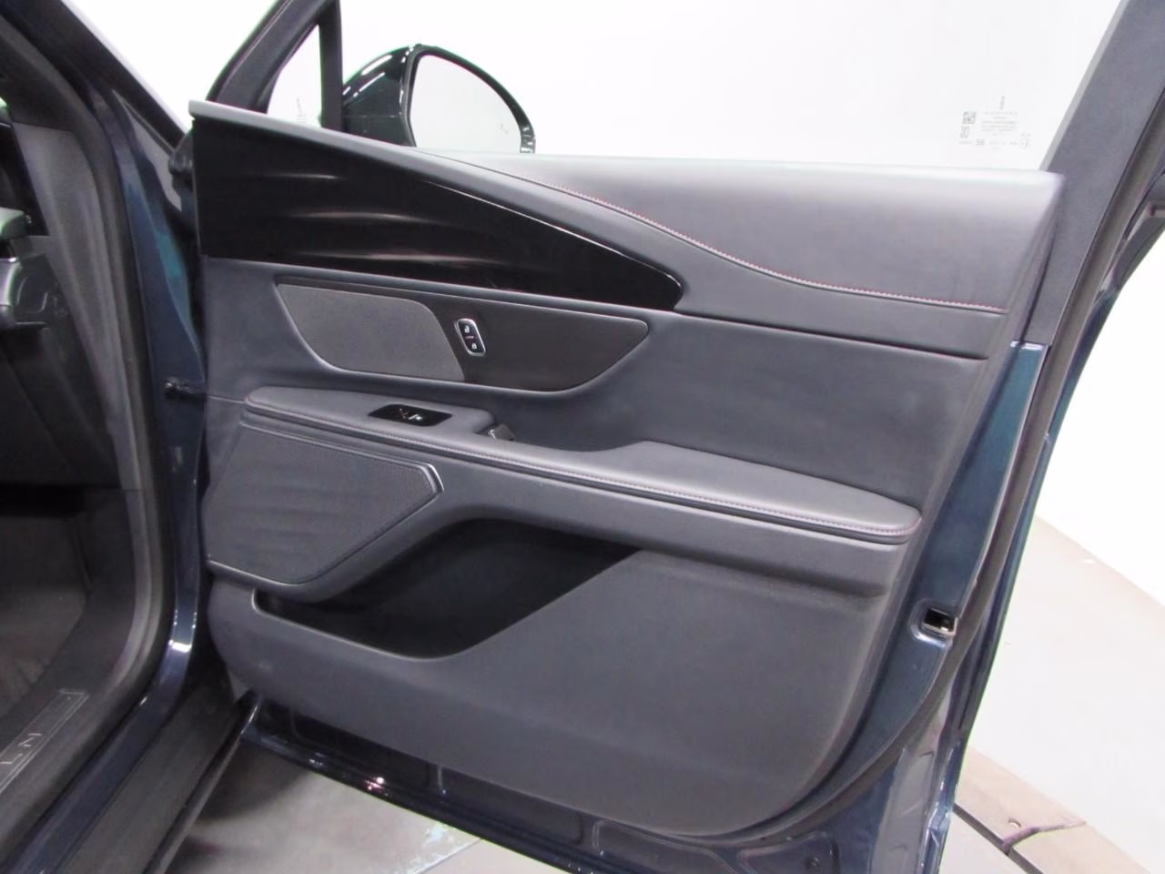 2024 Blue Panther Metallic Clearcoat Lincoln Nautilus Reserve AWD SUV