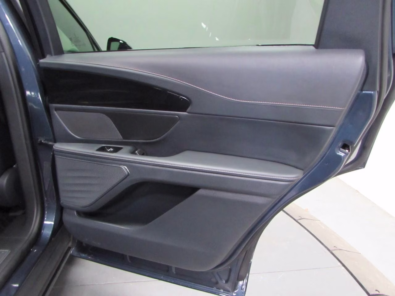 2024 Blue Panther Metallic Clearcoat Lincoln Nautilus Reserve AWD SUV