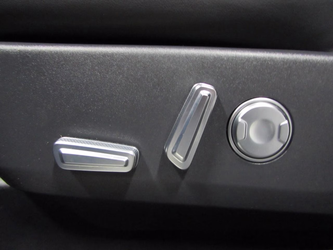 2024 Blue Panther Metallic Clearcoat Lincoln Nautilus Reserve AWD SUV