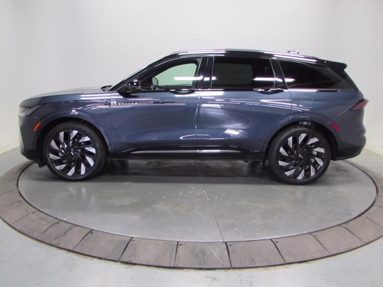 2024 Blue Panther Metallic Clearcoat Lincoln Nautilus Reserve AWD SUV