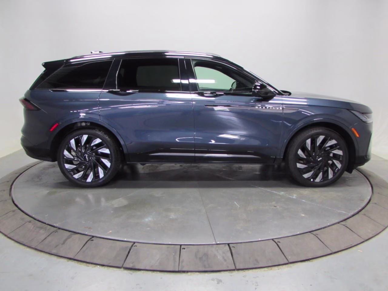 2024 Blue Panther Metallic Clearcoat Lincoln Nautilus Reserve AWD SUV