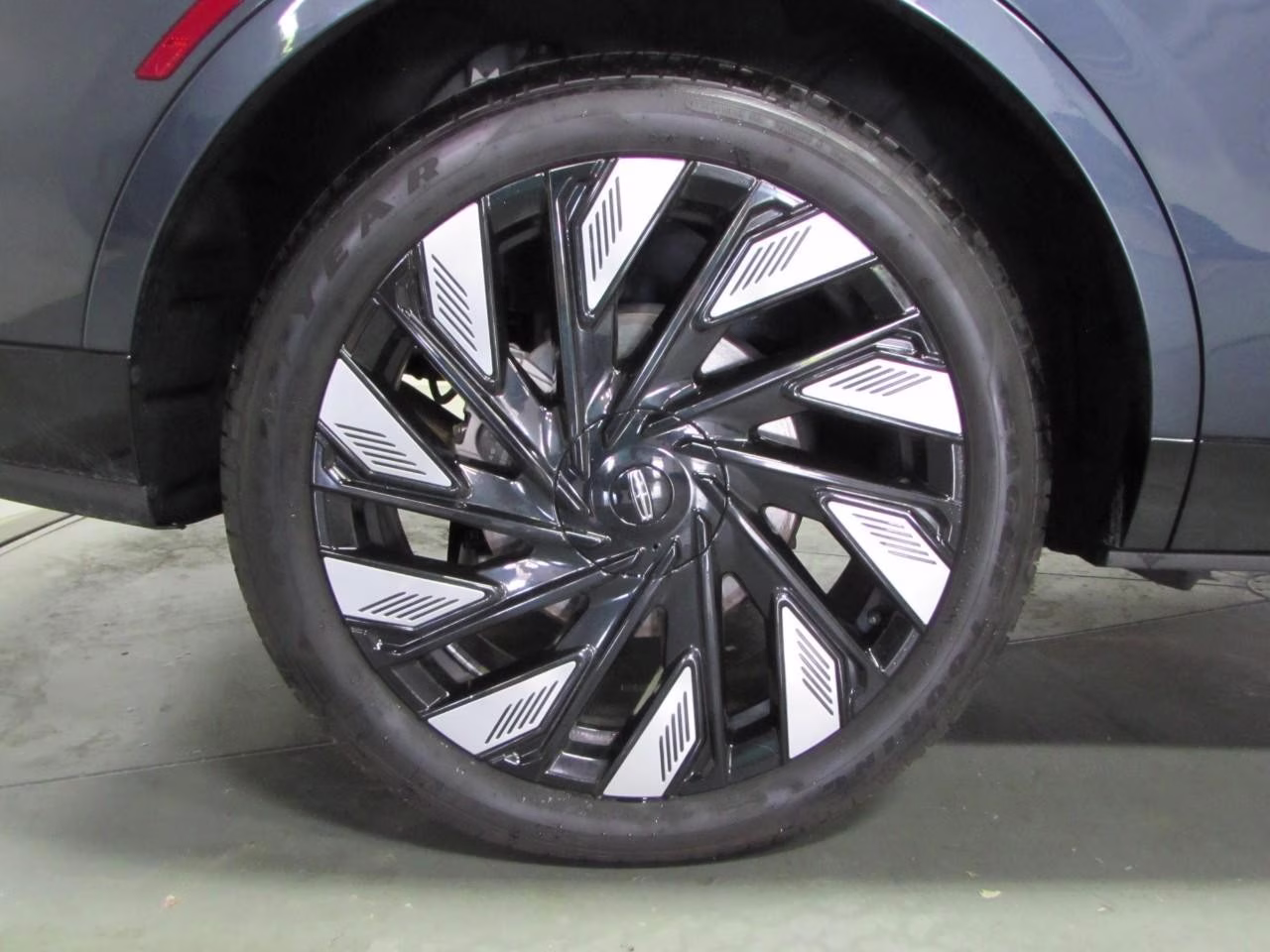 2024 Blue Panther Metallic Clearcoat Lincoln Nautilus Reserve AWD SUV
