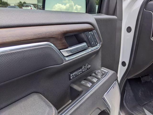 2025 Iridescent Pearl Tricoat Chevrolet Silverado 1500 High Country 4X4 Truck