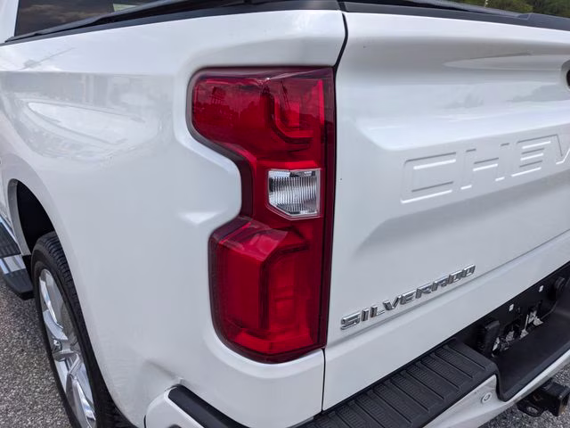 2025 Iridescent Pearl Tricoat Chevrolet Silverado 1500 High Country 4X4 Truck