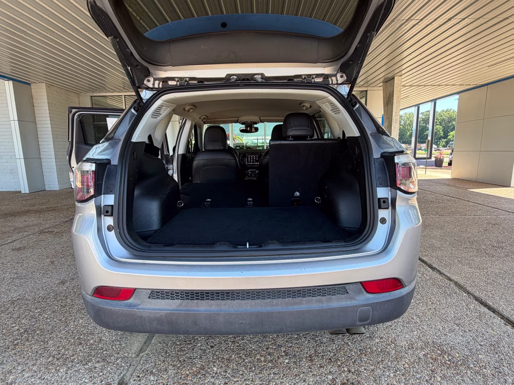 2019 Billet Silver Metallic Clearcoat Jeep Compass Limited FWD SUV
