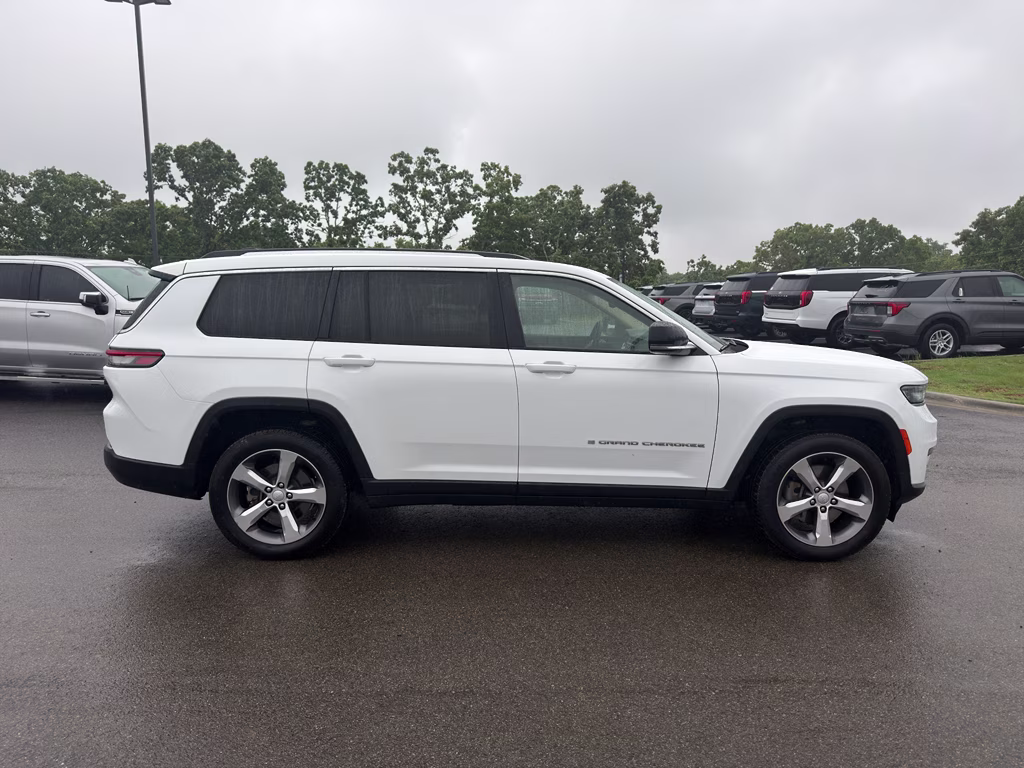 2021 Bright White Clearcoat Jeep Grand Cherokee L Limited 4X4 SUV