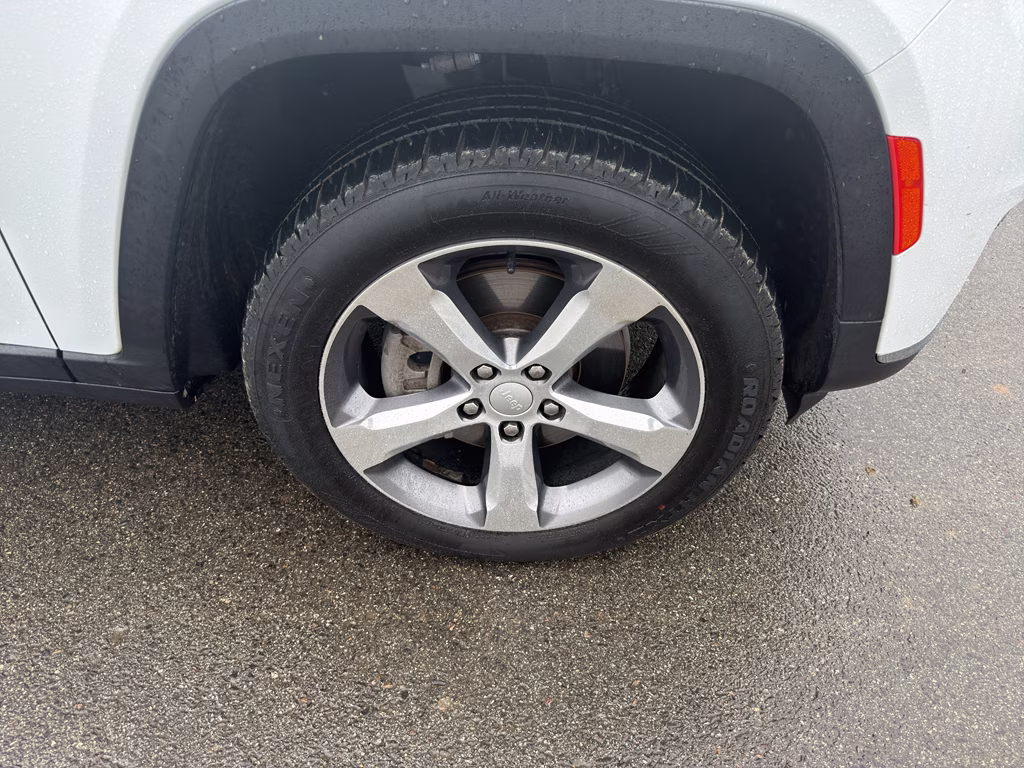 2021 Bright White Clearcoat Jeep Grand Cherokee L Limited 4X4 SUV