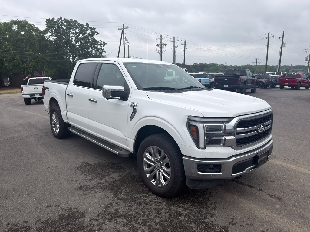 2025 Oxford White Ford F-150 LARIAT 4X4 Truck