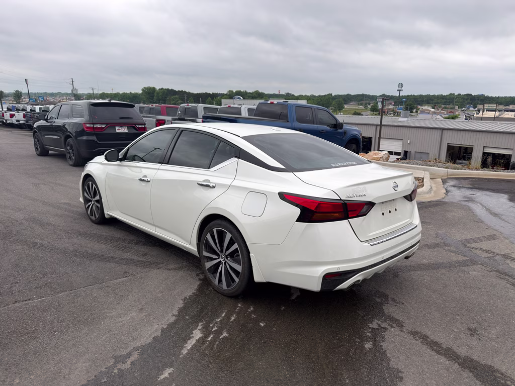 2020 Pearl White Tricoat Nissan Altima 2.5 Platinum FWD Sedan