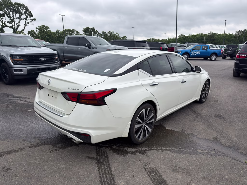 2020 Pearl White Tricoat Nissan Altima 2.5 Platinum FWD Sedan