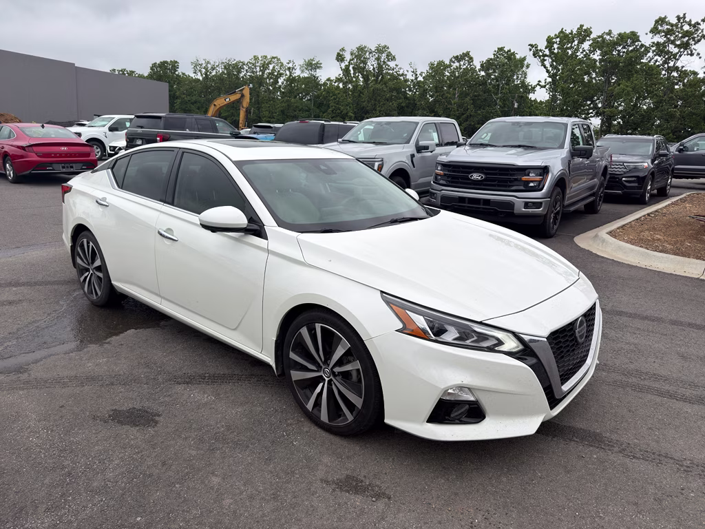 2020 Pearl White Tricoat Nissan Altima 2.5 Platinum FWD Sedan