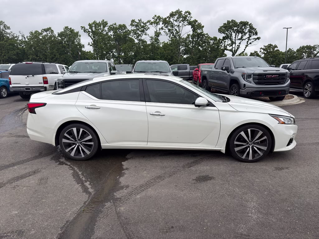 2020 Pearl White Tricoat Nissan Altima 2.5 Platinum FWD Sedan