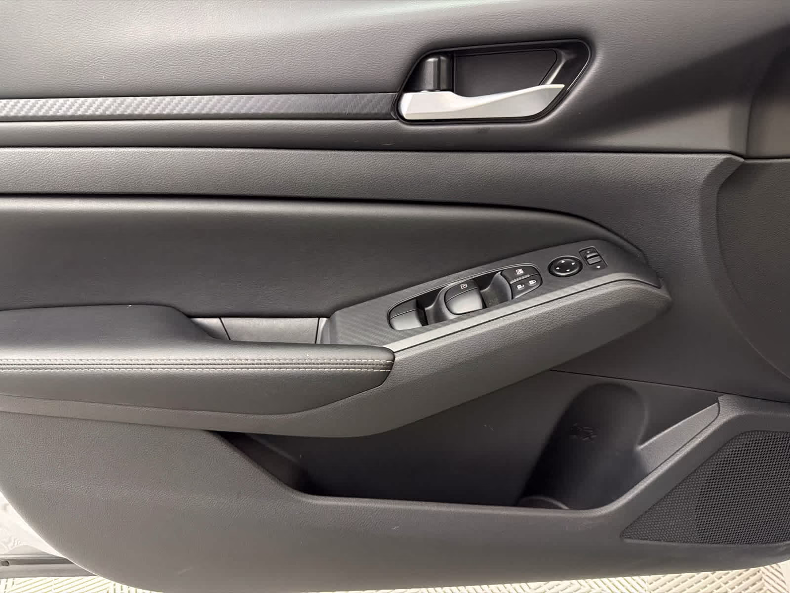 2025 Brilliant Silver Metallic Nissan Altima SV FWD Sedan