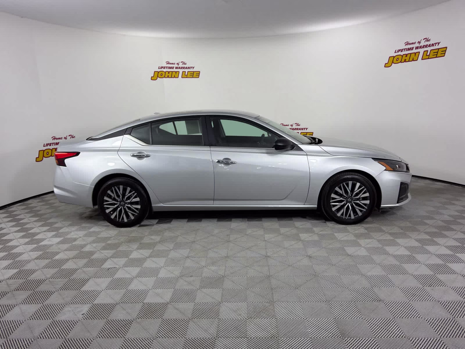 2025 Brilliant Silver Metallic Nissan Altima SV FWD Sedan