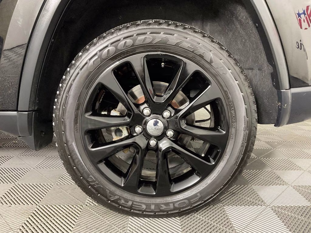 2017 Diamond Black Crystal Pearlcoat Jeep Grand Cherokee Limited 4X4 SUV