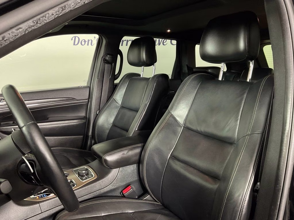 2017 Diamond Black Crystal Pearlcoat Jeep Grand Cherokee Limited 4X4 SUV