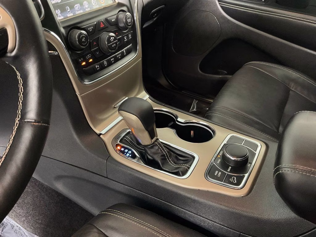 2017 Diamond Black Crystal Pearlcoat Jeep Grand Cherokee Limited 4X4 SUV