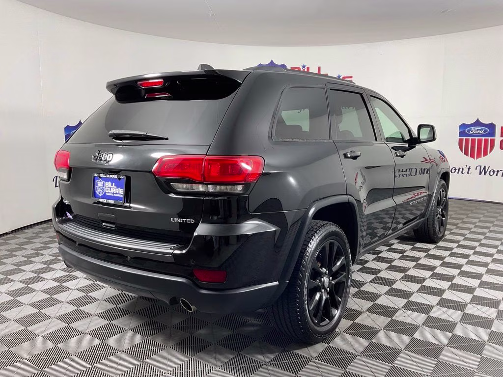 2017 Diamond Black Crystal Pearlcoat Jeep Grand Cherokee Limited 4X4 SUV