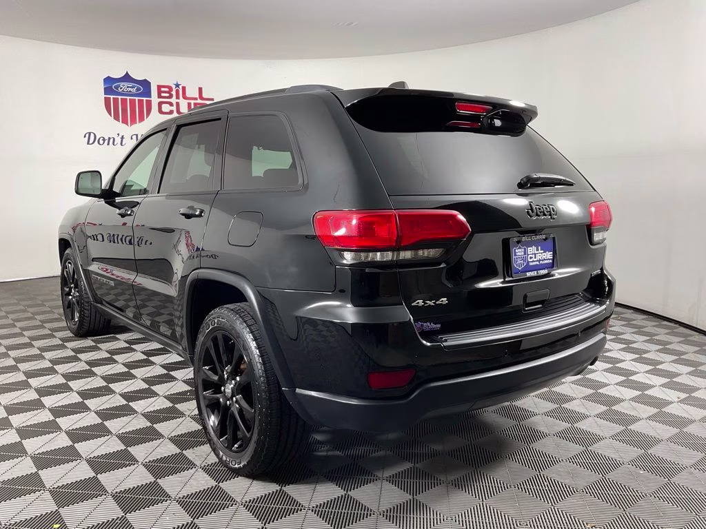 2017 Diamond Black Crystal Pearlcoat Jeep Grand Cherokee Limited 4X4 SUV